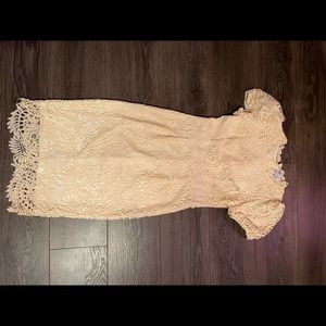 One loved babe exclusive midi lace dress